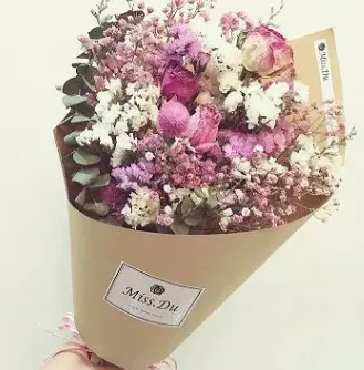 鲜花怎么做成干花,把花晒干弄成标本还是湿着？