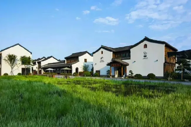 縠皱波纹迎客棹怎么读,縠皱波纹迎客棹中的“毂”念一声还是三声?怎么解释？