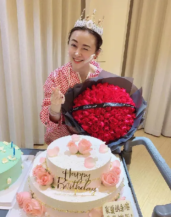 男人会轻易送99朵玫瑰吗,夫妻送花一般送多少合适？