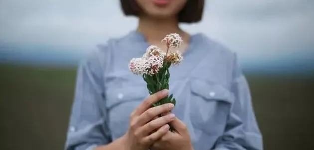 脸上长斑什么原因引起的,脸上长斑是怎么回事？