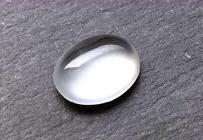 晴水翡翠属于什么档次,湖水绿翡翠是什么等级？