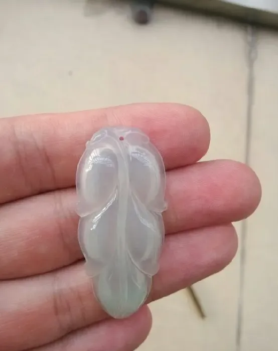 珠宝店一千多的翡翠是真的吗,为啥金店的翡翠那么便宜？