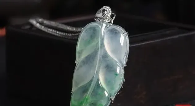 翡翠飘花是什么意思,任何翡翠都能长飘花吗？