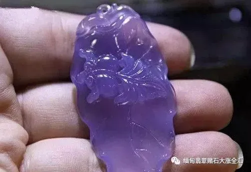 翡翠淡紫色什么档次,700多的紫色翡翠是真的吗？
