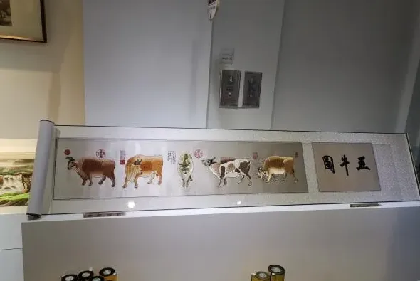 客厅挂什么画好风水,客厅挂什么装饰画风水好，柿保平安，如意吉祥？