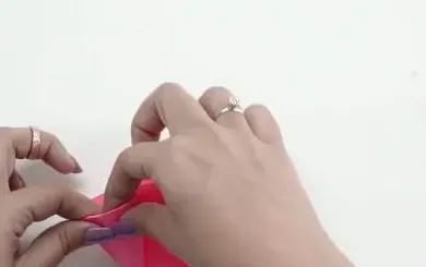 折纸花怎么折,怎样用纸折玫瑰？