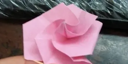 简单的玫瑰花怎么折,最简单的花的折法玫瑰花怎么叠？