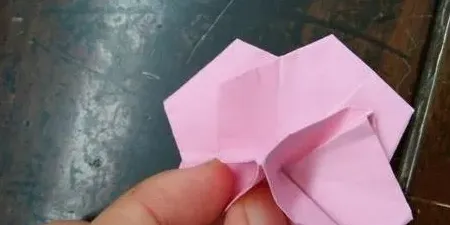 简单的玫瑰花怎么折,最简单的花的折法玫瑰花怎么叠？