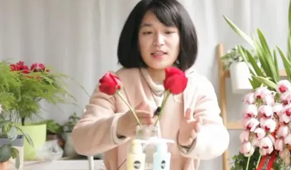 水养玫瑰花怎么养才不会枯萎,买回来的玫瑰花怎么养才不会枯萎？
