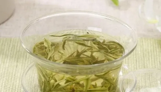 白茶适合什么季节喝,福鼎白茶适合什么季节？